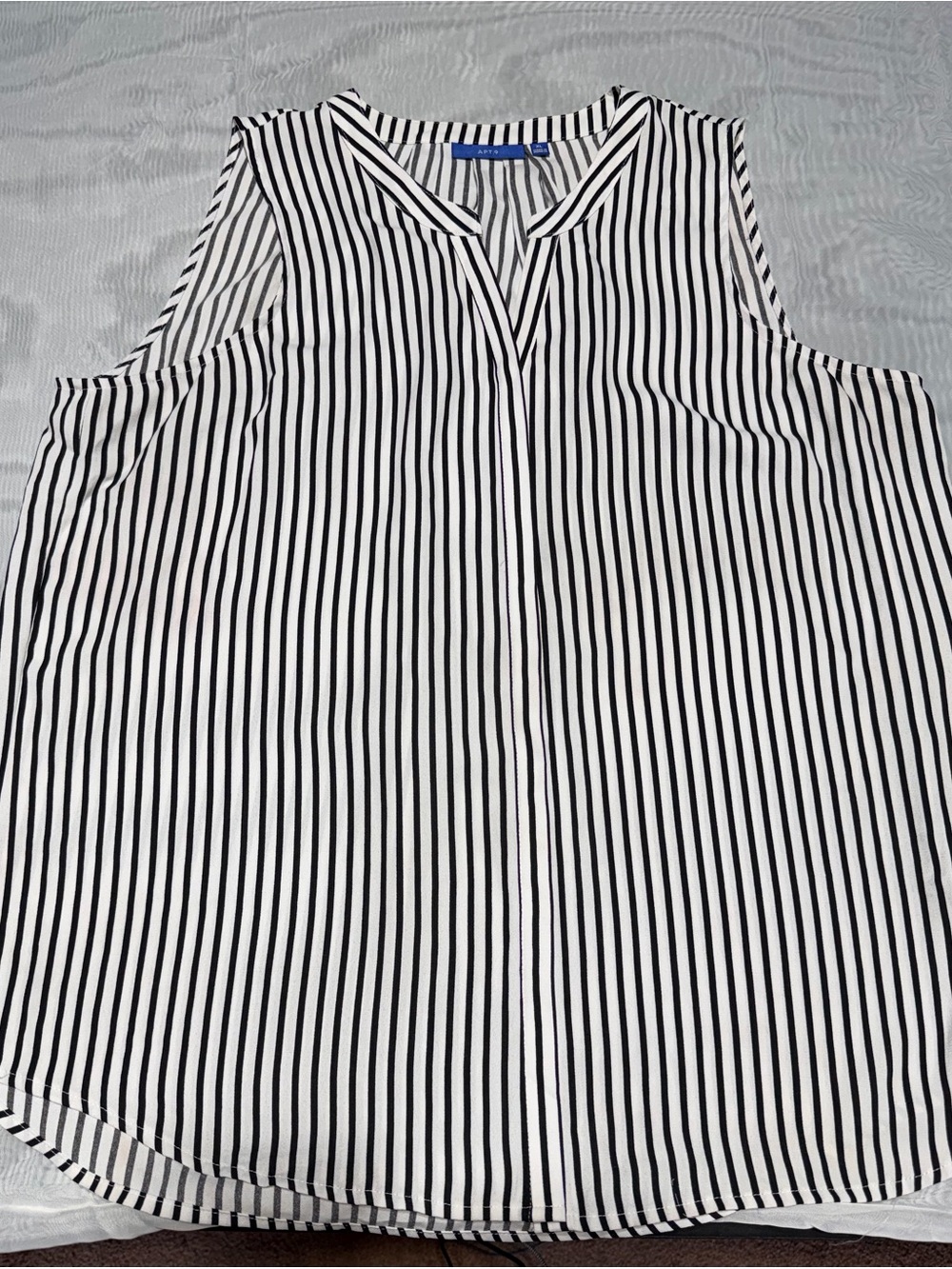 Apt. 9 Black & White Vertical Stripe V-Neck Sleeveless Top